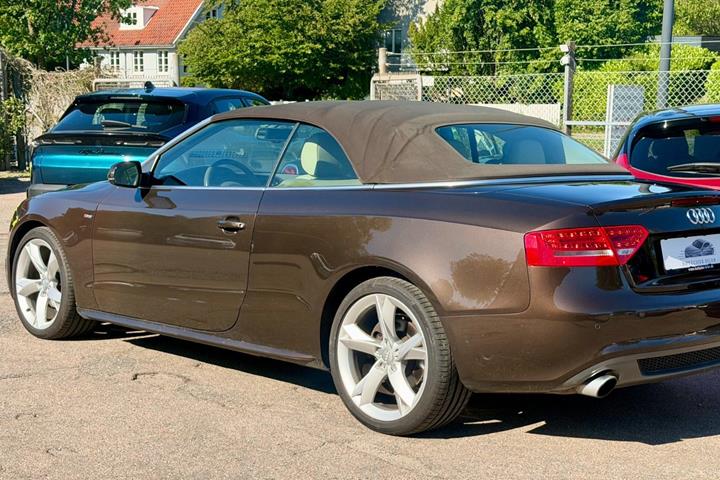 Brun Audi A5 fra 2010