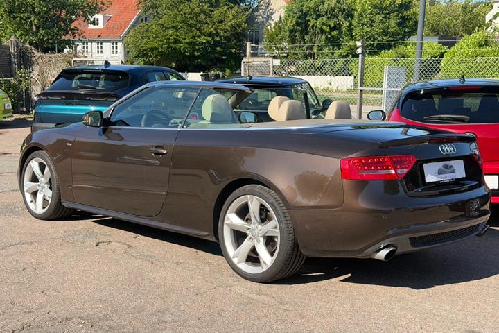 Brun Audi A5 fra 2010