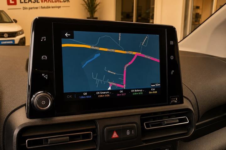 Hvid Peugeot Partner fra 2023