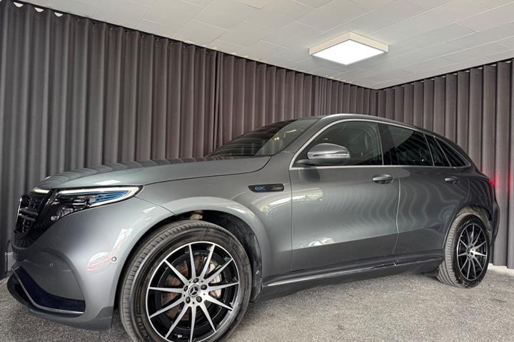 Grå Mercedes EQC400 fra 2021