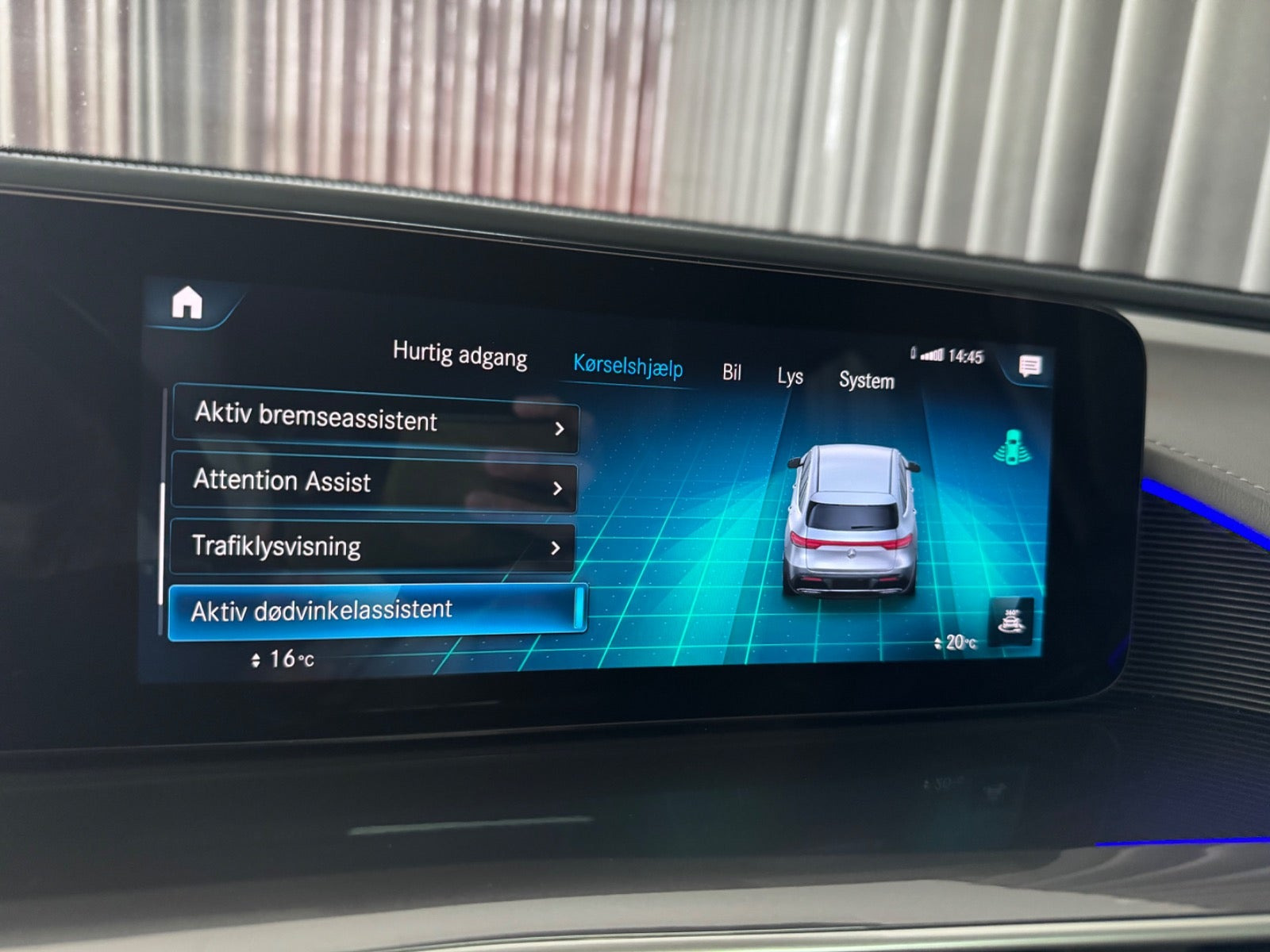Grå Mercedes EQC400 fra 2021