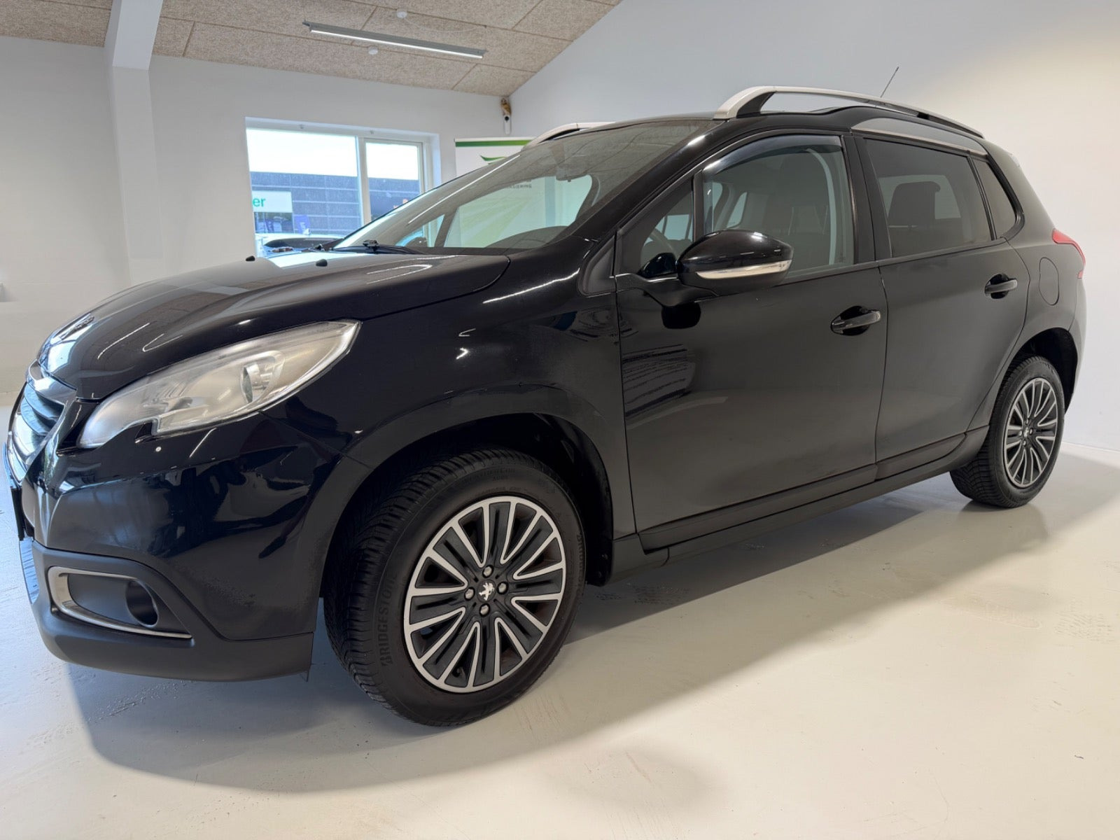 Sort Peugeot 2008 fra 2015