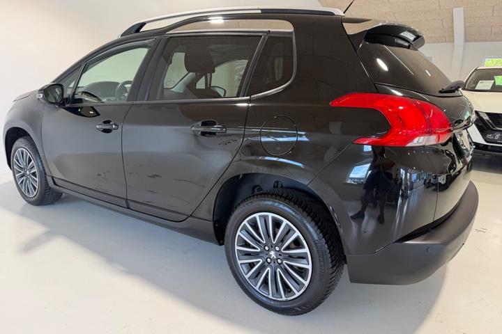 Sort Peugeot 2008 fra 2015