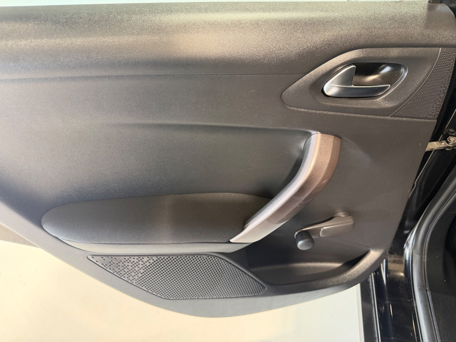 Sort Peugeot 2008 fra 2015