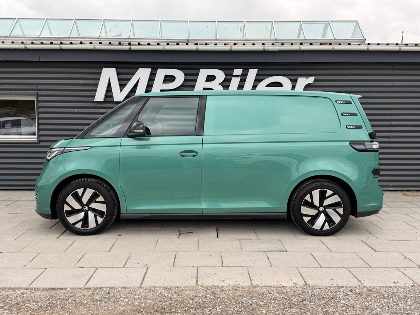 Grøn VW ID.Buzz fra 2023