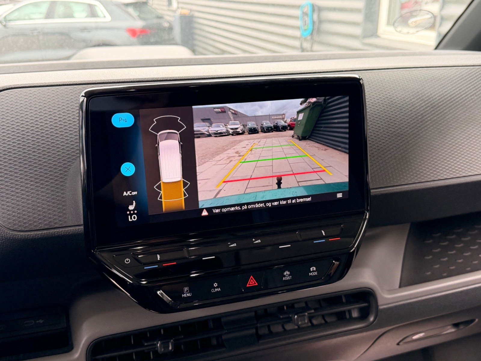Grøn VW ID.Buzz fra 2023