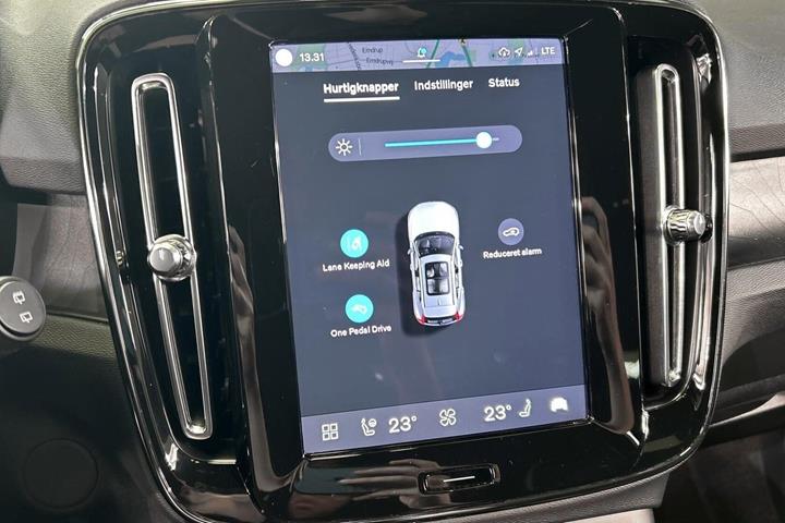 Sølv Volvo XC40 fra 2023