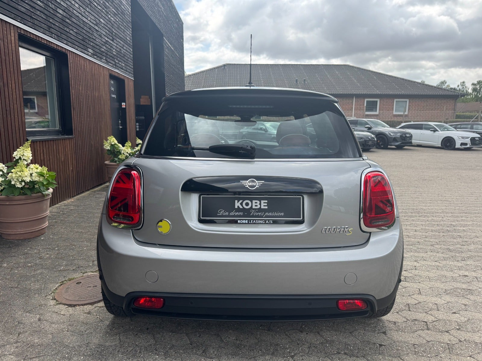 Grå Mini Cooper SE fra 2023