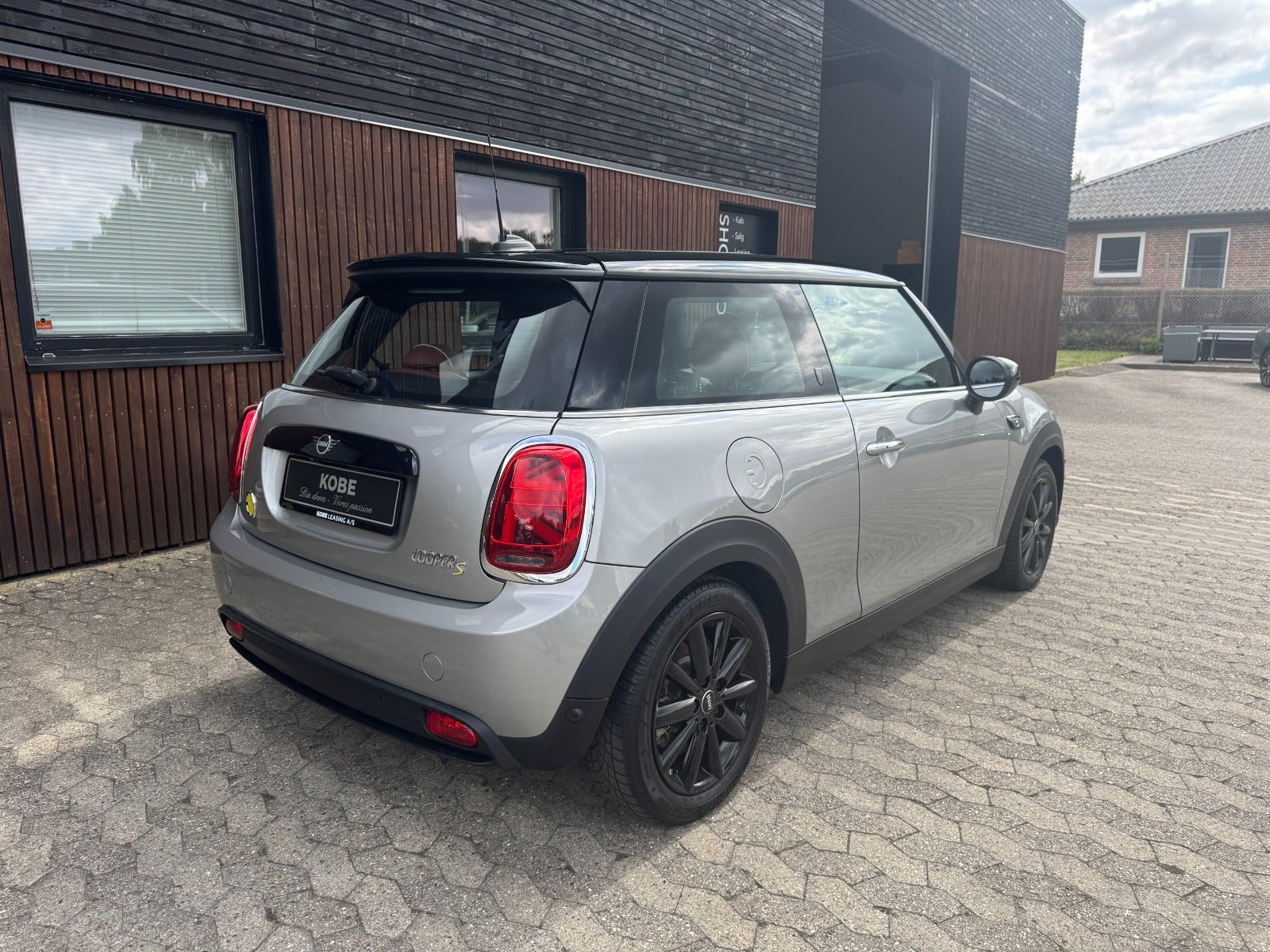 Grå Mini Cooper SE fra 2023