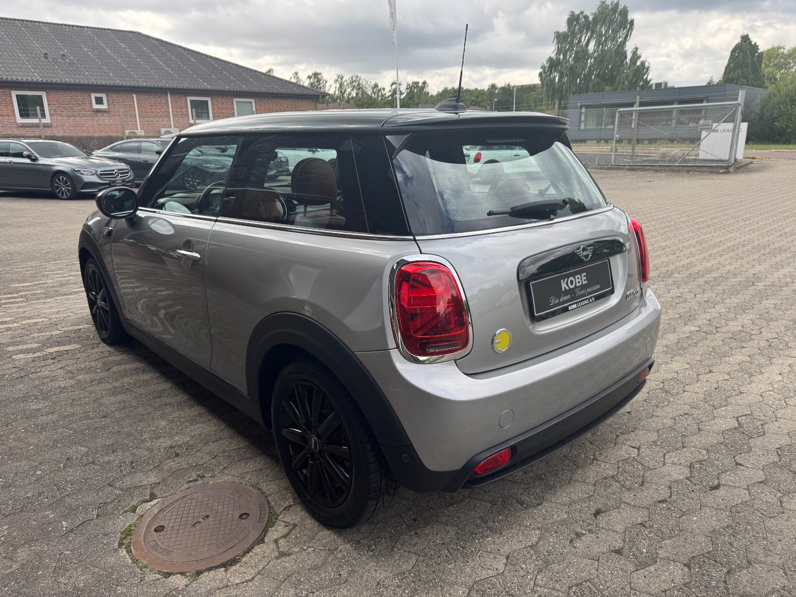 Grå Mini Cooper SE fra 2023