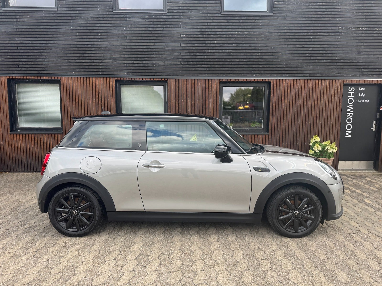 Grå Mini Cooper SE fra 2023