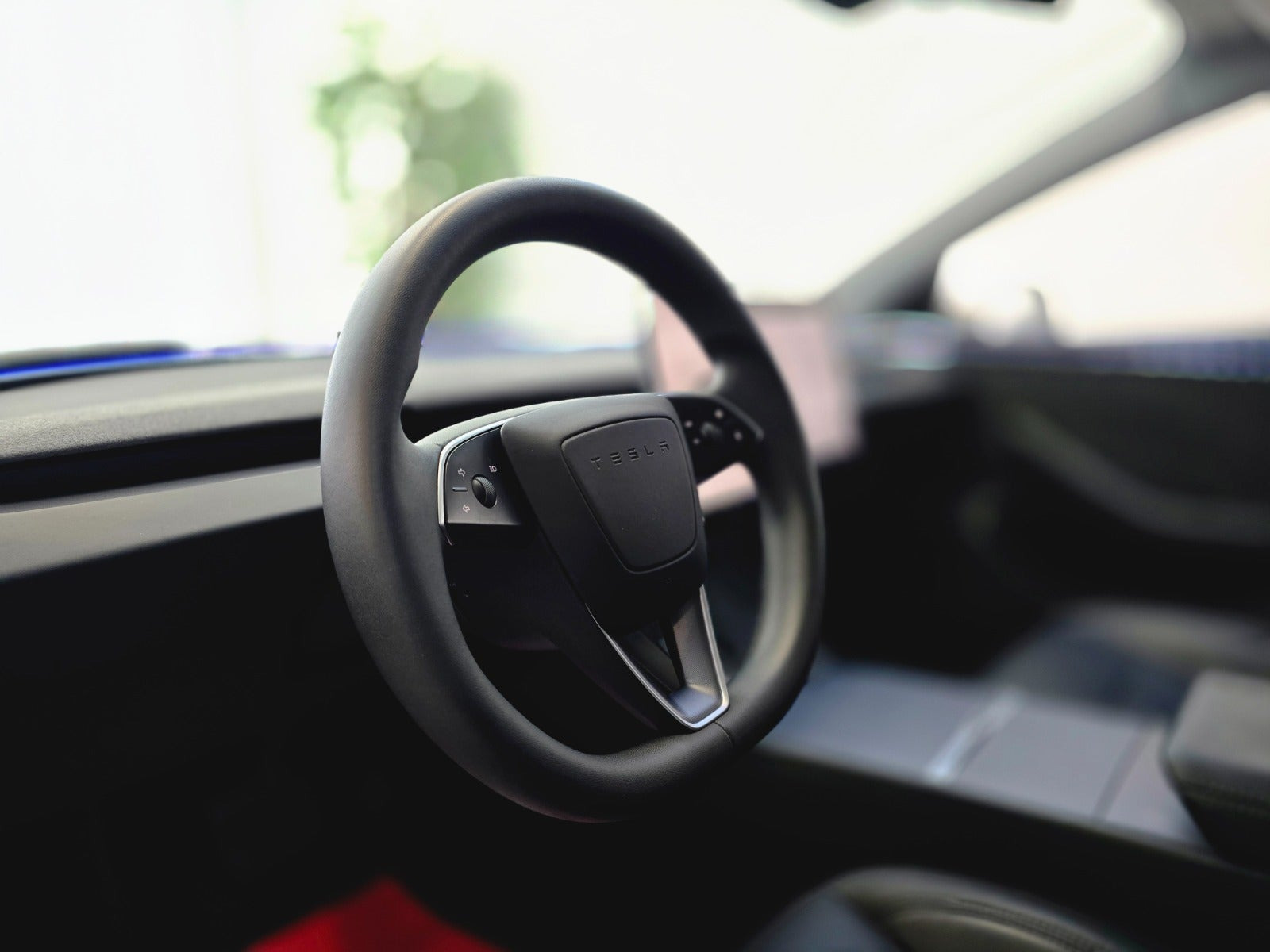 Hvid Tesla Model 3 fra 2024