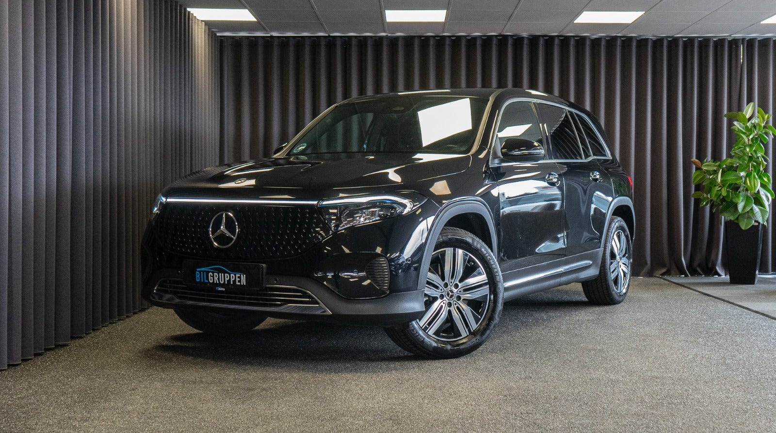 Sort Mercedes EQB250+ fra 2024