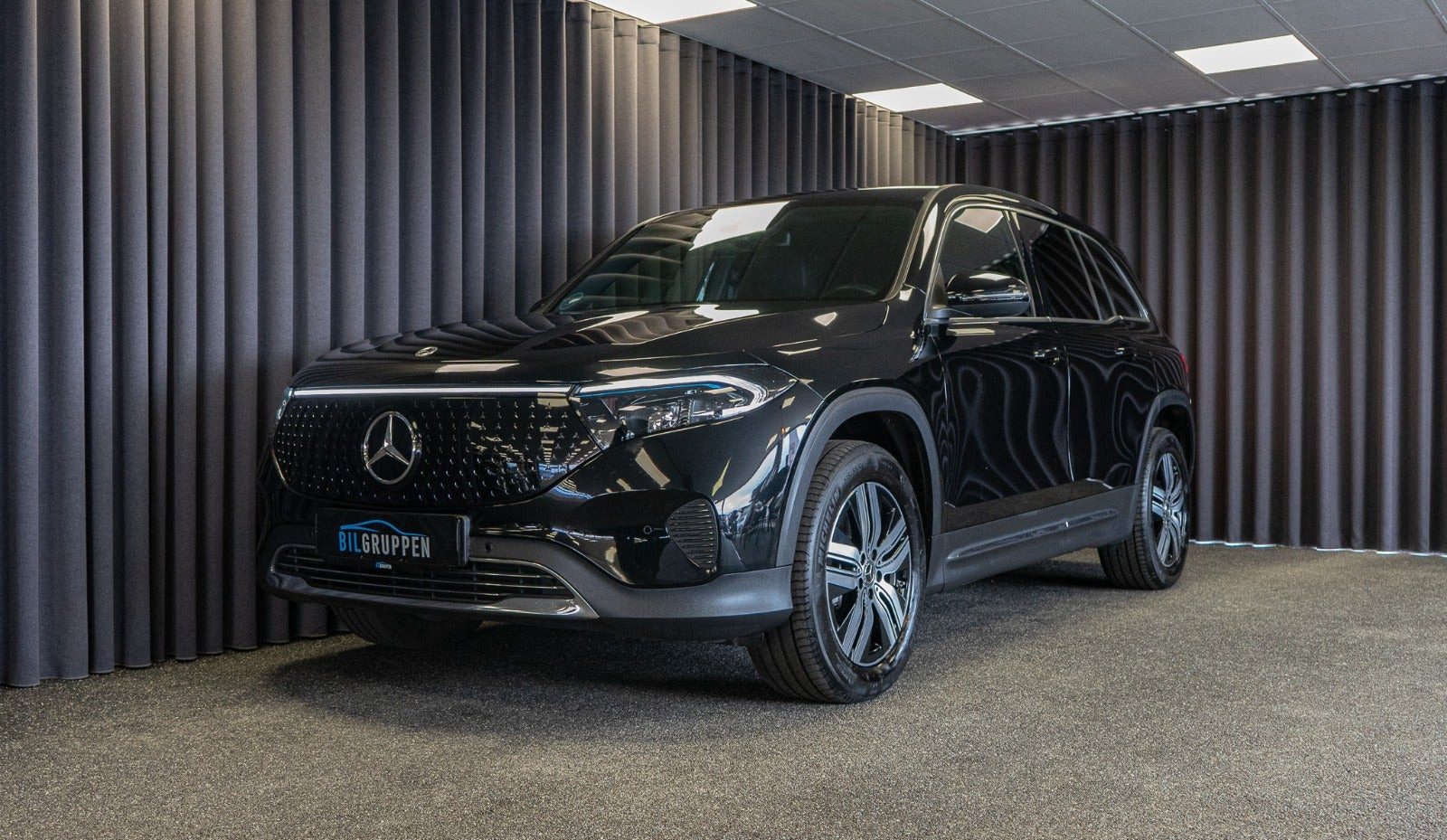 Sort Mercedes EQB250+ fra 2024