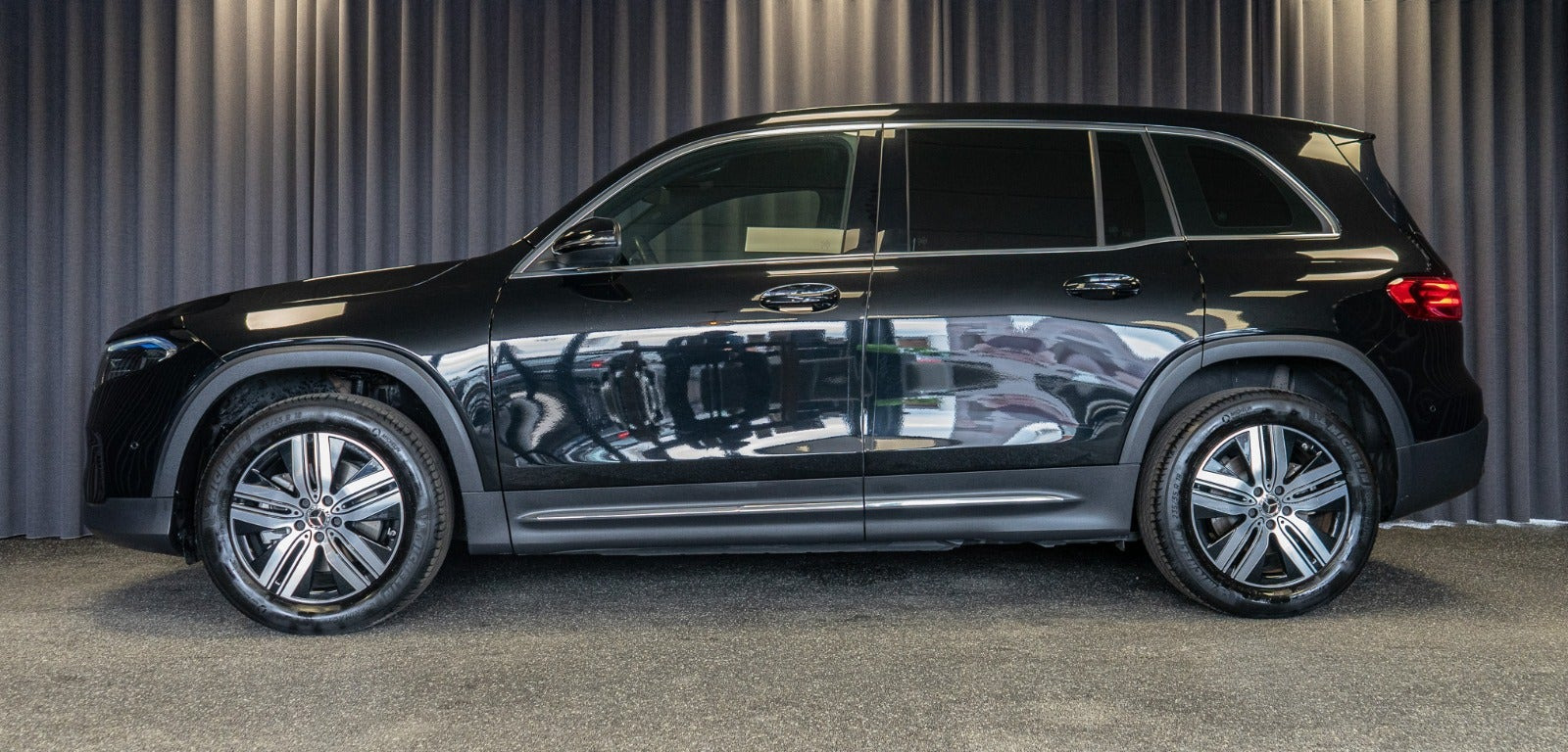 Sort Mercedes EQB250+ fra 2024