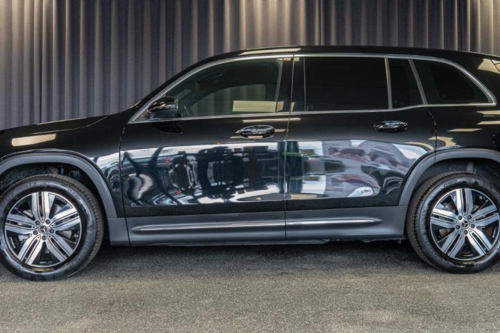 Sort Mercedes EQB250+ fra 2024