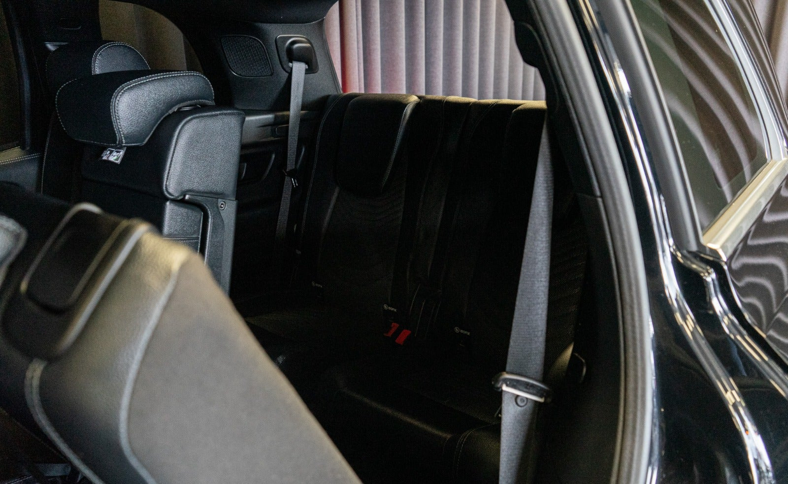 Sort Mercedes EQB250+ fra 2024