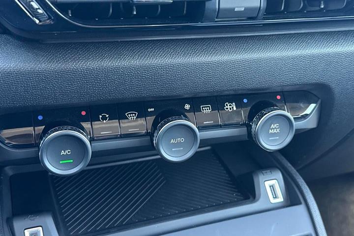 Blå Citroën ë-C4 X fra 2025