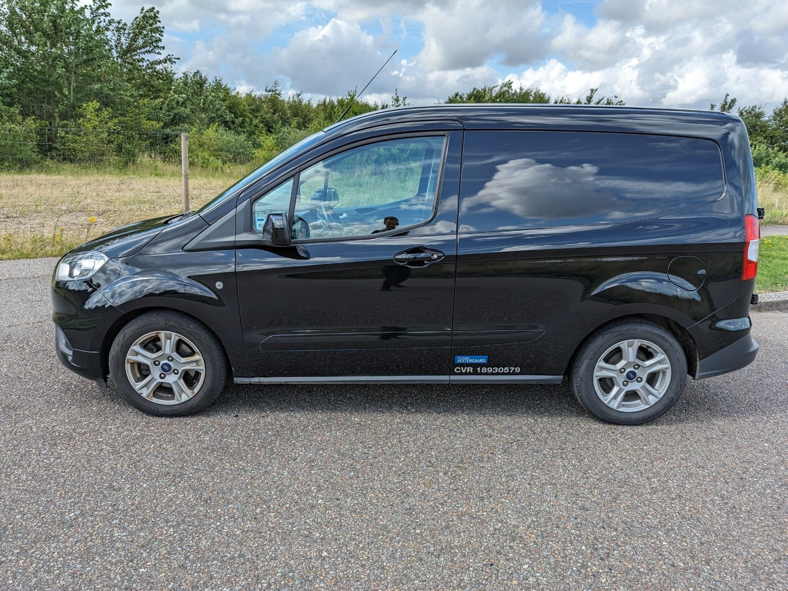 Sort Ford Transit Courier fra 2022