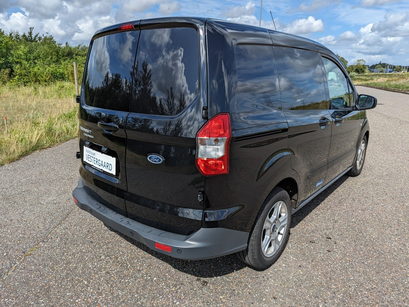 Sort Ford Transit Courier fra 2022