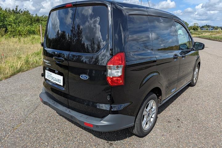 Sort Ford Transit Courier fra 2022