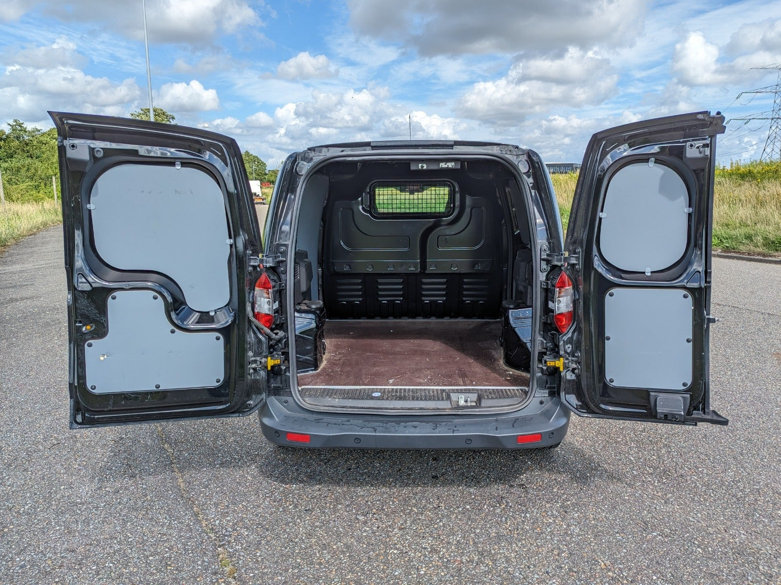 Sort Ford Transit Courier fra 2022