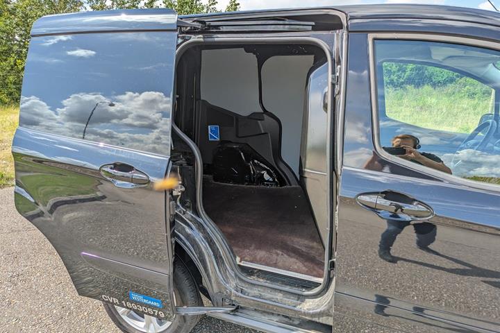 Sort Ford Transit Courier fra 2022