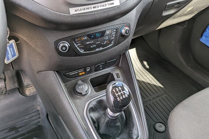Sort Ford Transit Courier fra 2022
