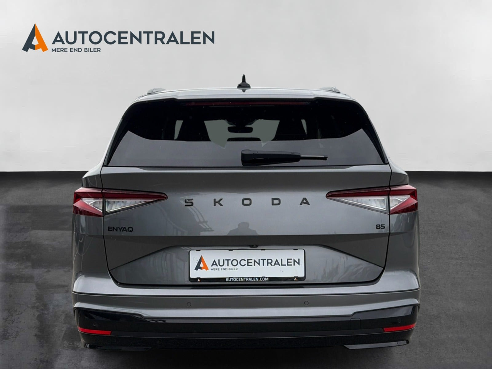 Grå Skoda Enyaq fra 2025
