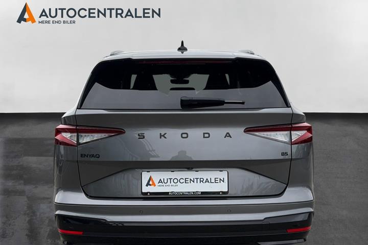 Grå Skoda Enyaq fra 2025
