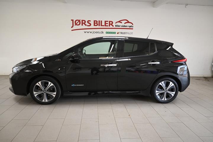 Sort Nissan Leaf fra 2020