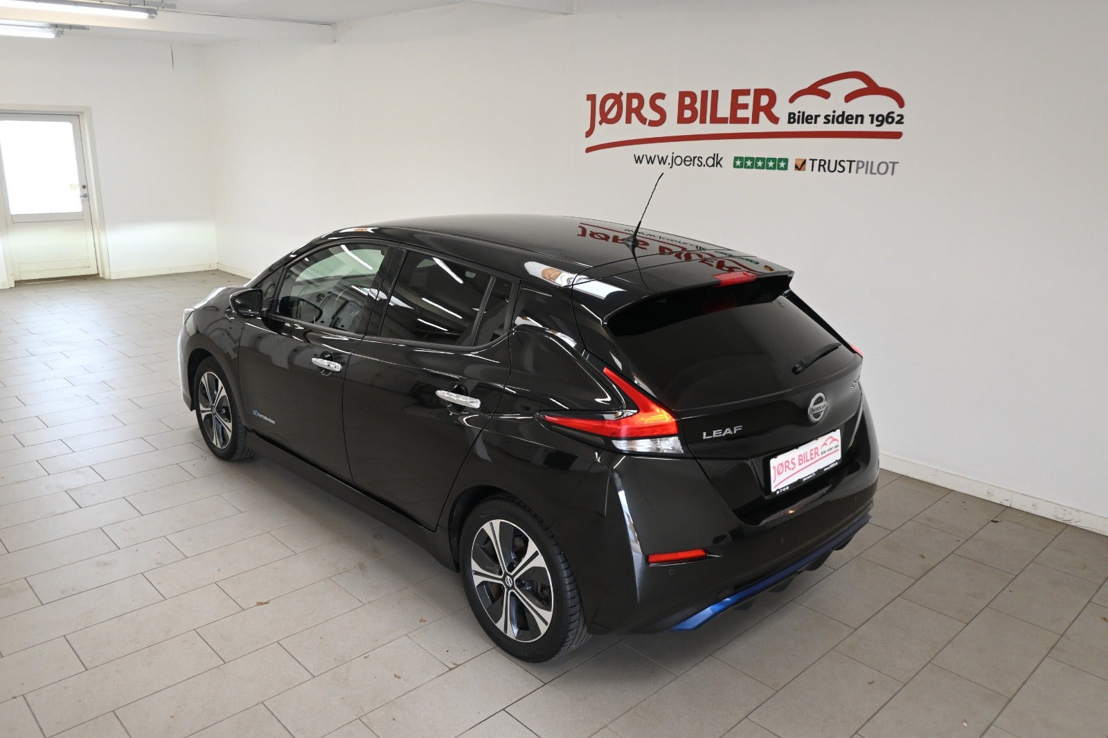 Sort Nissan Leaf fra 2020