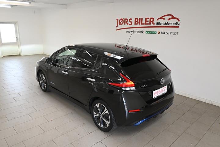 Sort Nissan Leaf fra 2020
