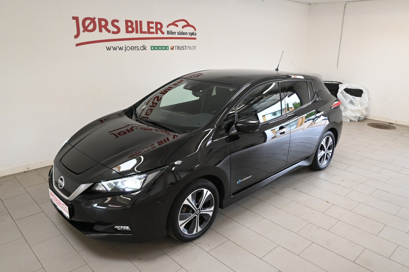 Sort Nissan Leaf fra 2020