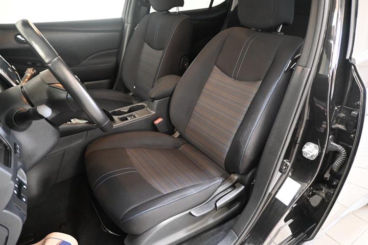 Sort Nissan Leaf fra 2020