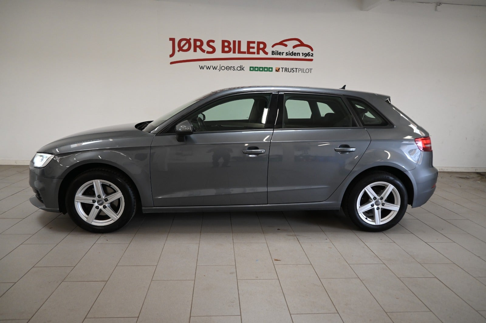 Grå Audi A3 fra 2019