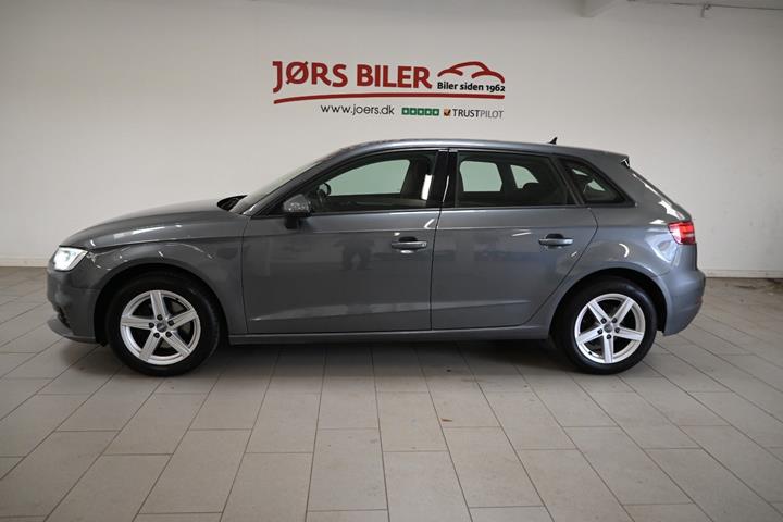 Grå Audi A3 fra 2019