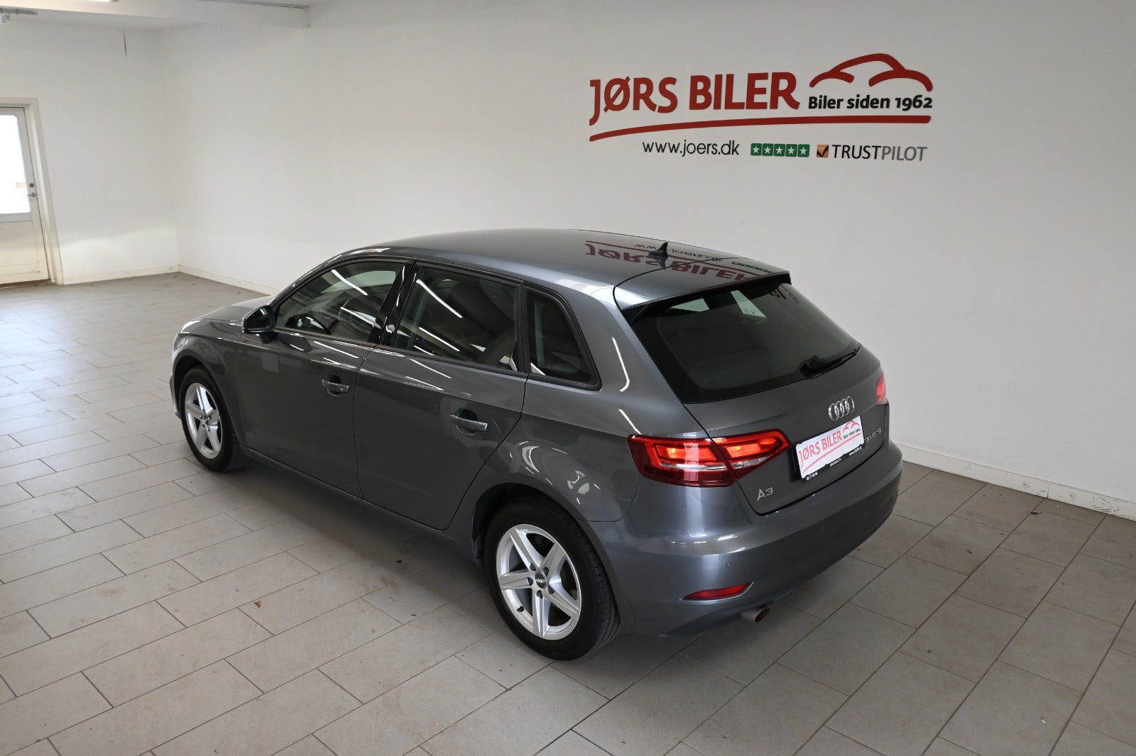 Grå Audi A3 fra 2019