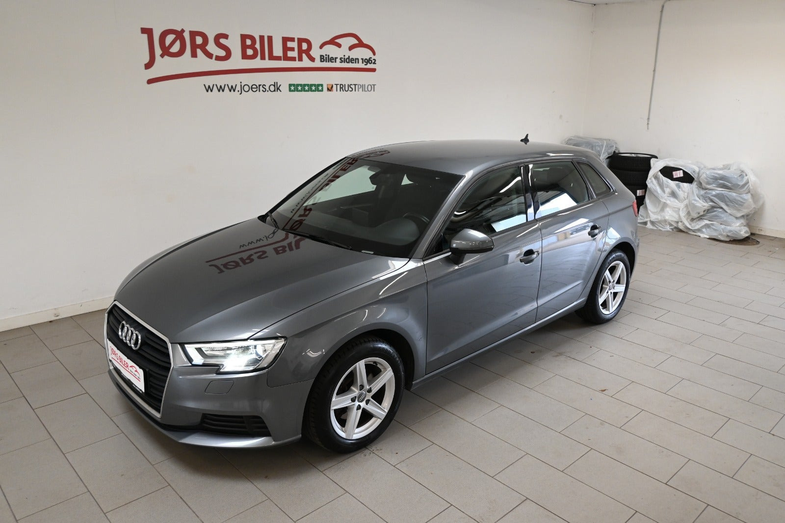 Grå Audi A3 fra 2019