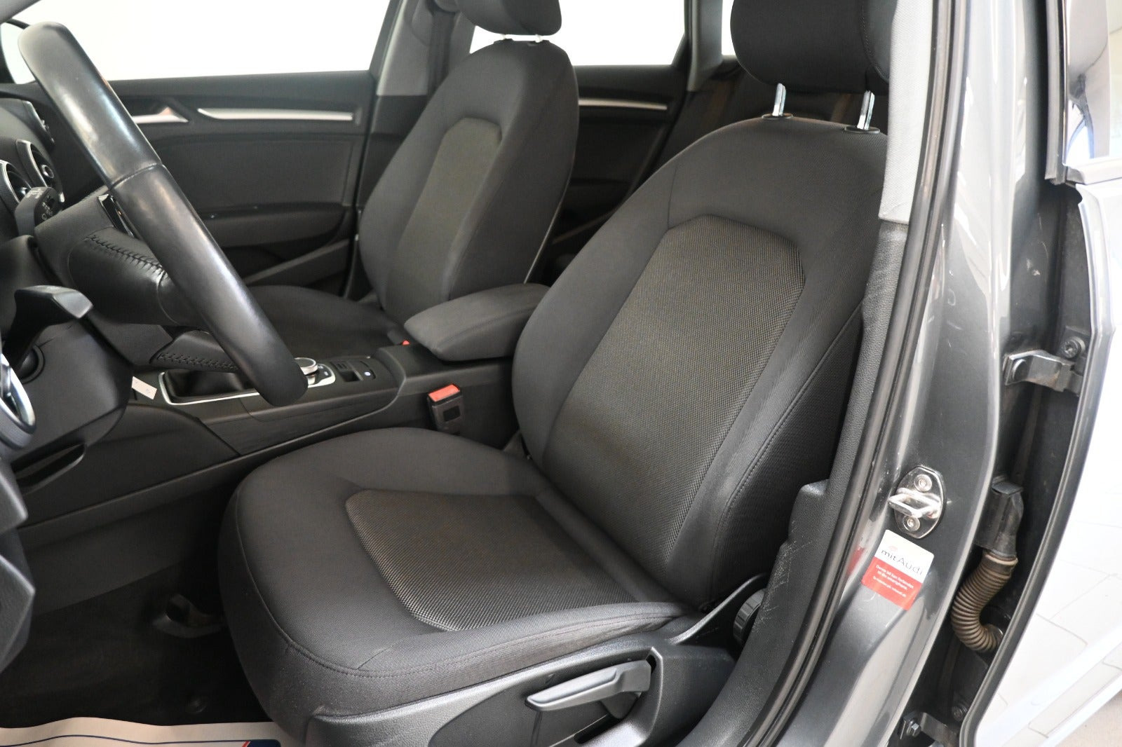 Grå Audi A3 fra 2019