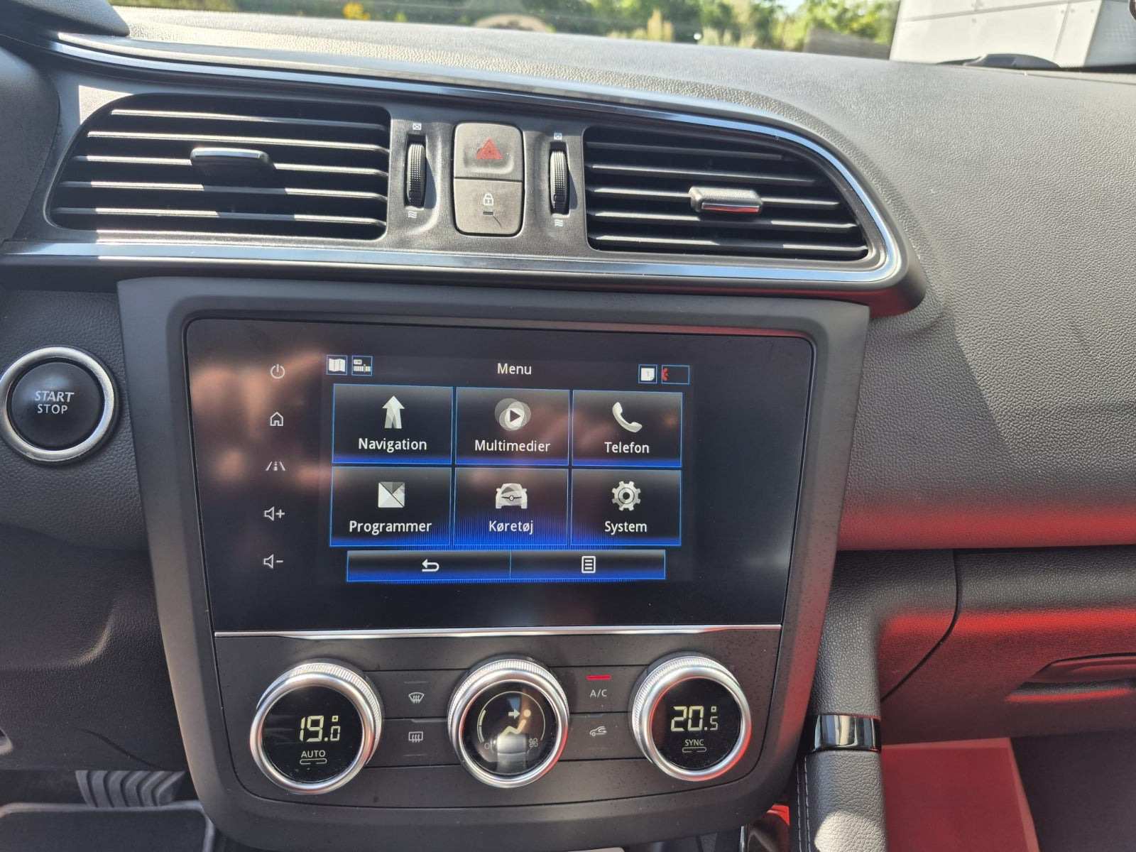 Blå Renault Kadjar fra 2019