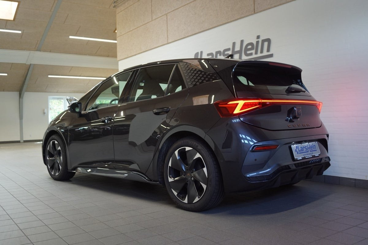Grå Cupra Born fra 2024