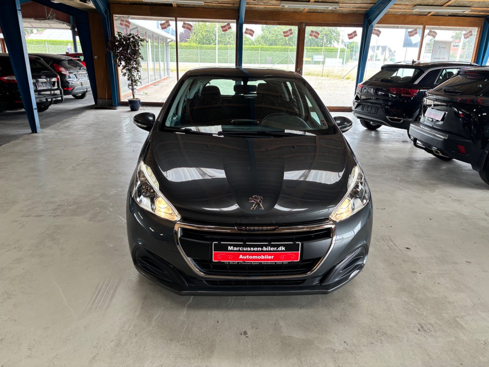 Grå Peugeot 208 fra 2015