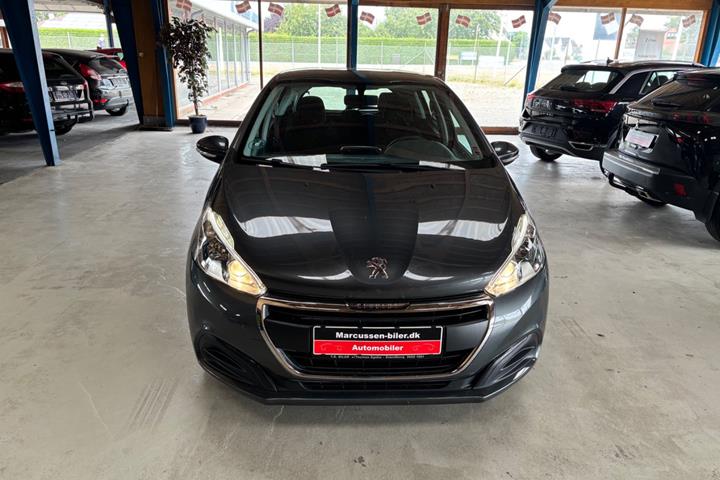 Grå Peugeot 208 fra 2015