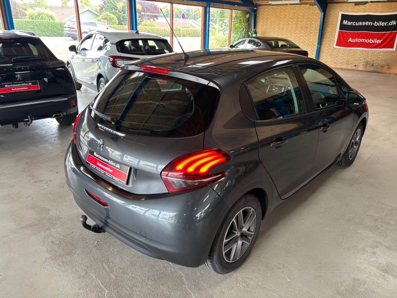 Grå Peugeot 208 fra 2015