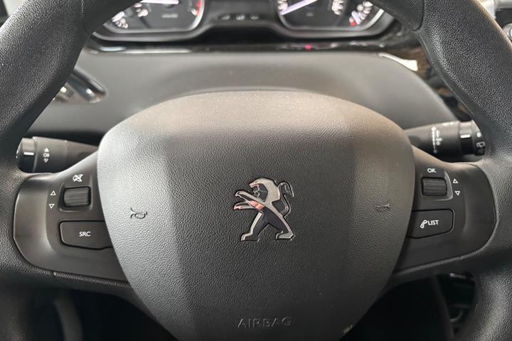 Grå Peugeot 208 fra 2015