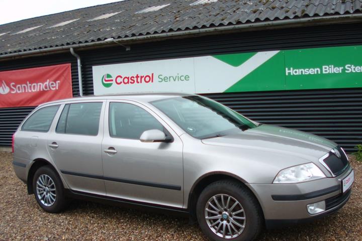 Beige Skoda Octavia fra 2009