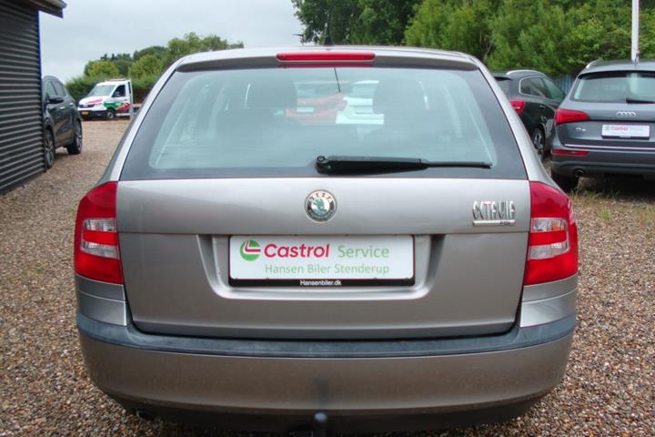 Beige Skoda Octavia fra 2009