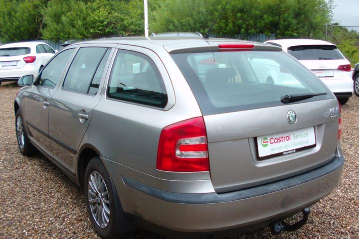 Beige Skoda Octavia fra 2009