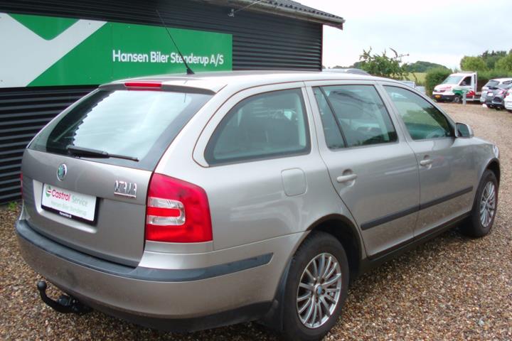 Beige Skoda Octavia fra 2009